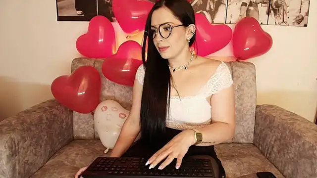 camii evanss online show from February 12, 6:19 pm