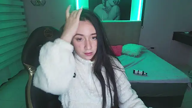 Andrea Ramos online show from February 26, 11:59 pm