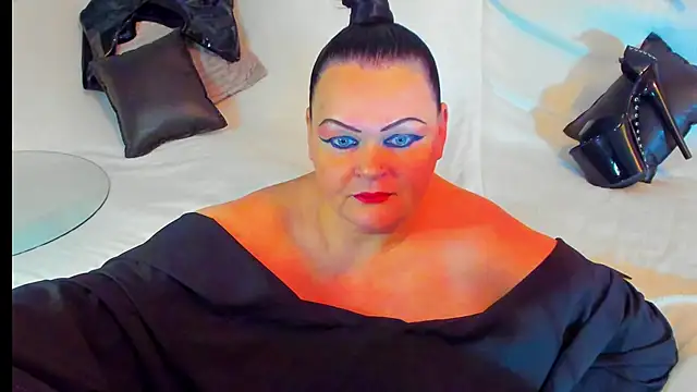 MilanaBiegert online show from December 4, 4:05 pm