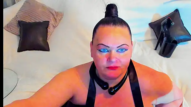 MilanaBiegert online show from December 18, 2:28 pm