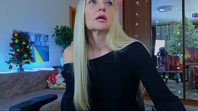 Snapshot of amelia_blondy chatting on January 5, 7:39 pm amelia blondy online show from January 5, 7:39 pm