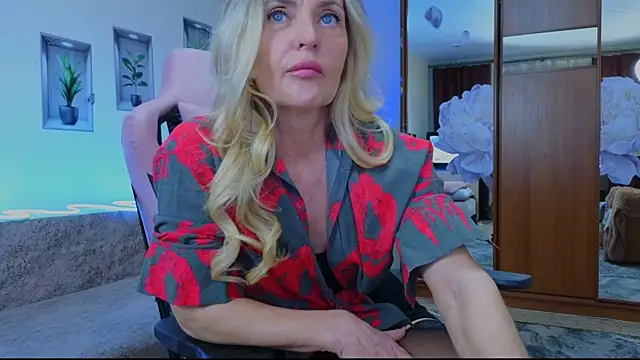 Snapshot of amelia_blondy chatting on February 2, 9:51 am amelia blondy online show from February 2, 9:51 am
