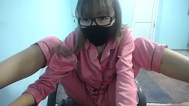 Snapshot of elllaaxx chatting on December 5, 6:32 am elllaaxx online show from December 5, 6:32 am