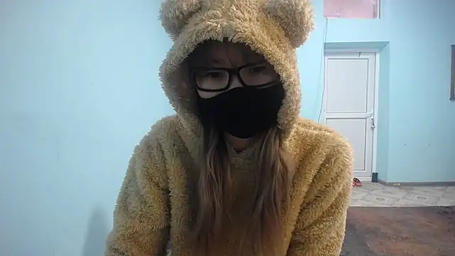 Snapshot of elllaaxx chatting on December 7, 10:01 am elllaaxx online show from December 7, 10:01 am