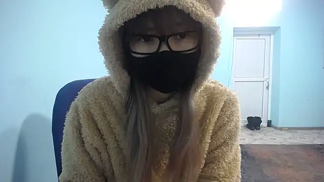 Snapshot of elllaaxx chatting on December 9, 3:40 am elllaaxx online show from December 9, 3:40 am