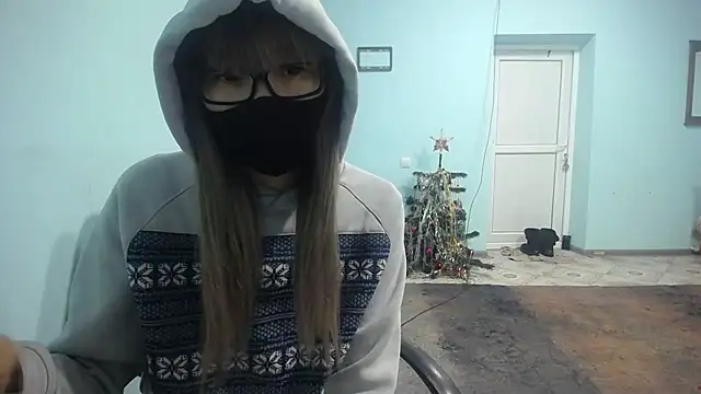 Snapshot of elllaaxx chatting on December 15, 11:12 am elllaaxx online show from December 15, 11:12 am