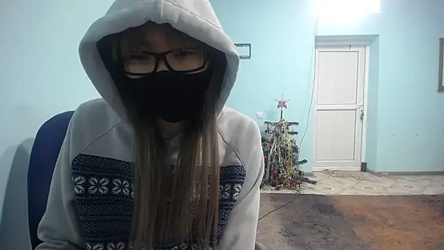 Snapshot of elllaaxx chatting on December 18, 6:10 am elllaaxx online show from December 18, 6:10 am