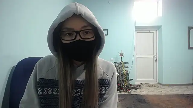 Snapshot of elllaaxx chatting on December 18, 10:19 am elllaaxx online show from December 18, 10:19 am