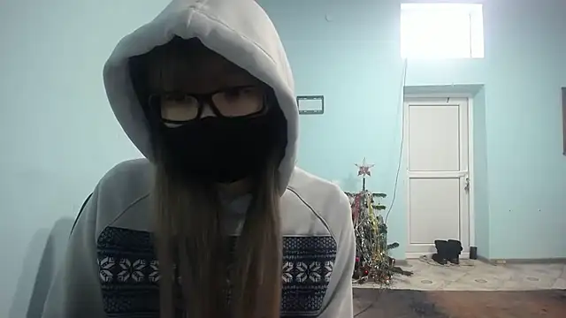Snapshot of elllaaxx chatting on December 20, 5:04 am elllaaxx online show from December 20, 5:04 am