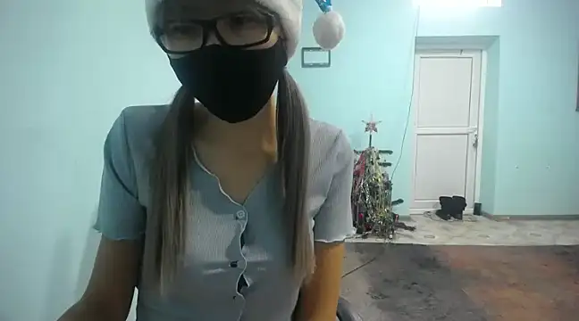 Snapshot of elllaaxx chatting on December 20, 8:06 am elllaaxx online show from December 20, 8:06 am