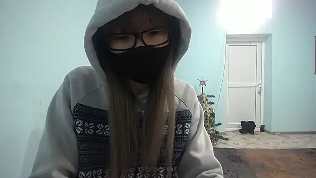 Snapshot of elllaaxx chatting on December 21, 3:47 am elllaaxx online show from December 21, 3:47 am
