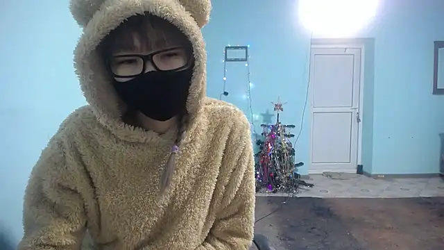 Snapshot of elllaaxx chatting on January 9, 4:19 am elllaaxx online show from January 9, 4:19 am
