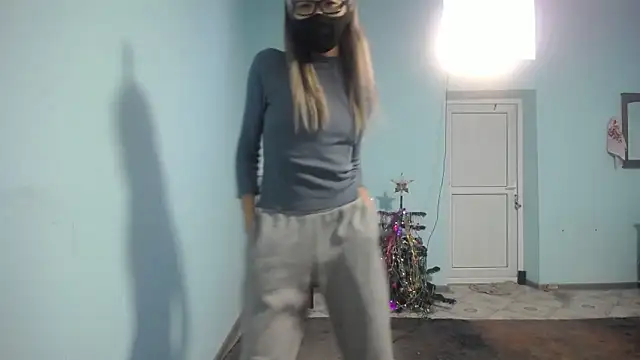 Snapshot of elllaaxx chatting on January 24, 3:32 am elllaaxx online show from January 24, 3:32 am