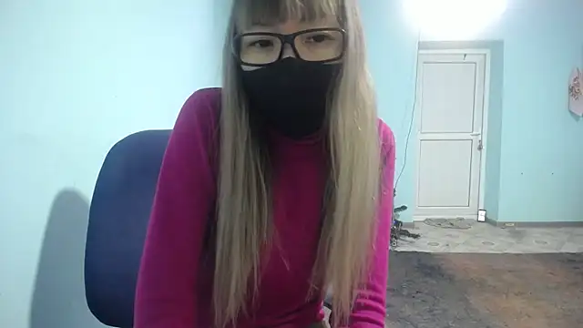 Snapshot of elllaaxx chatting on February 4, 4:05 am elllaaxx online show from February 4, 4:05 am