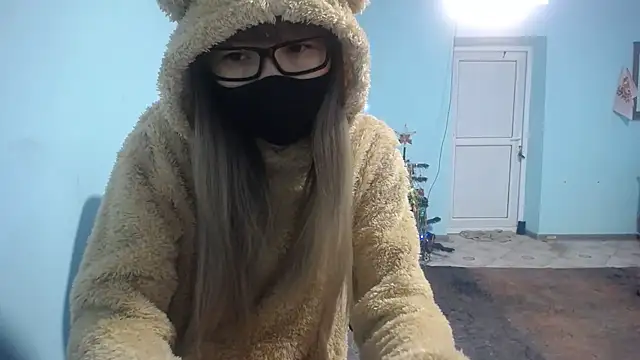 Snapshot of elllaaxx chatting on February 5, 3:34 am elllaaxx online show from February 5, 3:34 am
