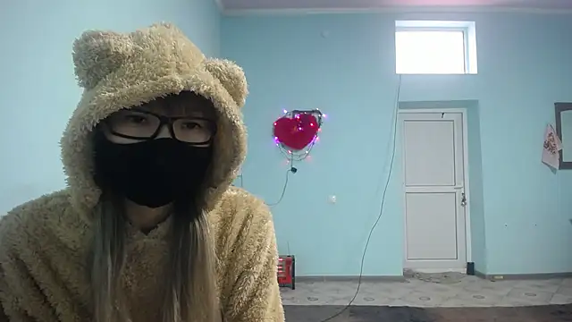 Snapshot of elllaaxx chatting on February 12, 3:29 am elllaaxx online show from February 12, 3:29 am