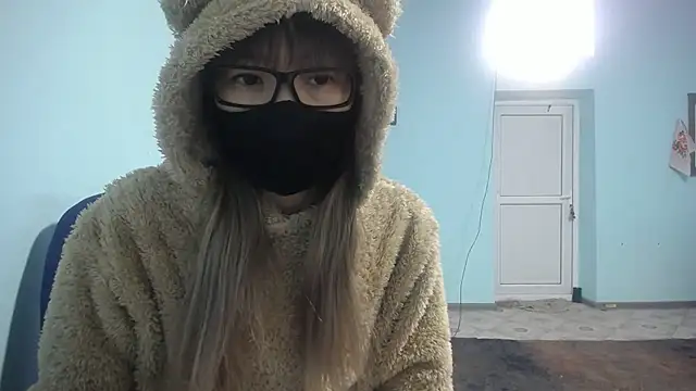 Snapshot of elllaaxx chatting on February 18, 3:53 am elllaaxx online show from February 18, 3:53 am