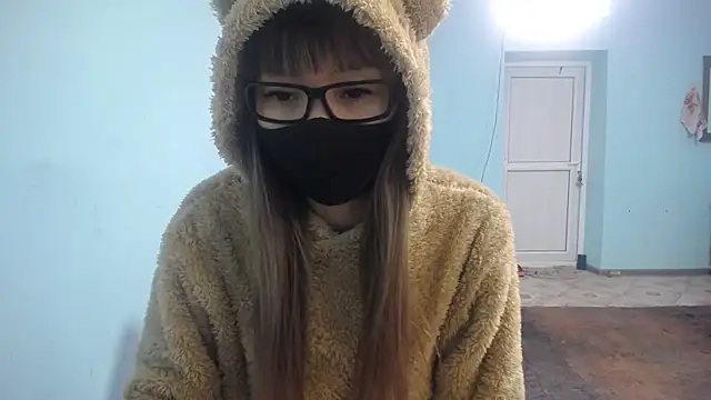 Snapshot of elllaaxx chatting on March 2, 7:21 am elllaaxx online show from March 2, 7:21 am