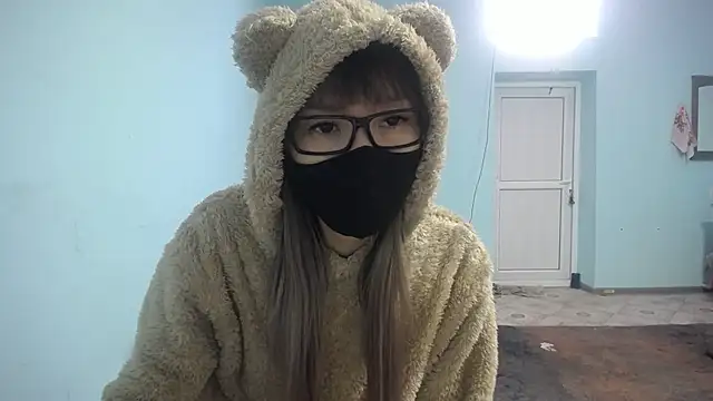 Snapshot of elllaaxx chatting on March 4, 9:29 am elllaaxx online show from March 4, 9:29 am