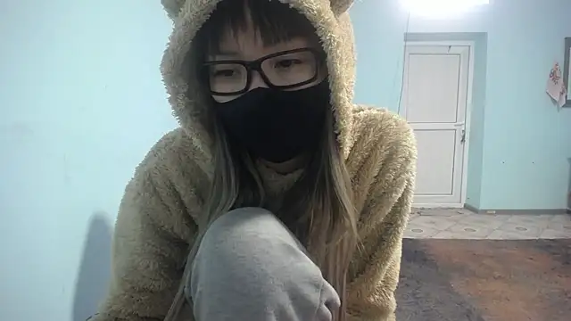 Snapshot of elllaaxx chatting on March 16, 11:27 am elllaaxx online show from March 16, 11:27 am