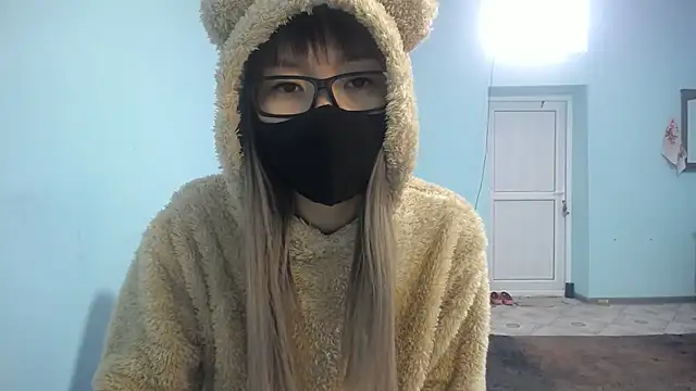 Snapshot of elllaaxx chatting on March 19, 4:25 am elllaaxx online show from March 19, 4:25 am