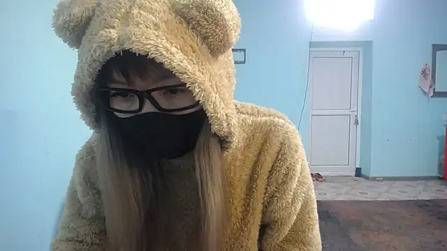 Snapshot of elllaaxx chatting on March 21, 3:55 am elllaaxx online show from March 21, 3:55 am