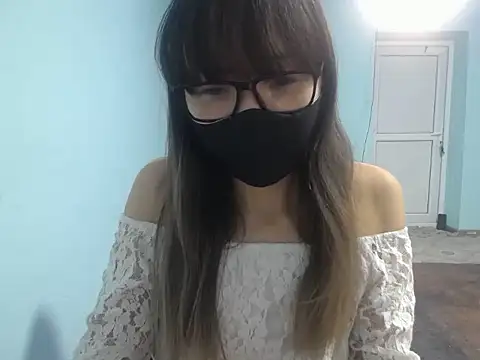 Snapshot of elllaaxx chatting on December 1, 4:28 am elllaaxx online show from December 1, 4:28 am