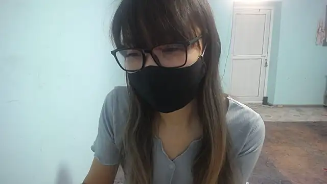 Snapshot of elllaaxx chatting on December 3, 4:31 am elllaaxx online show from December 3, 4:31 am