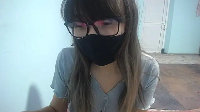 Snapshot of elllaaxx chatting on December 5, 4:10 am elllaaxx online show from December 5, 4:10 am