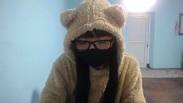 Snapshot of elllaaxx chatting on December 14, 4:51 am elllaaxx online show from December 14, 4:51 am