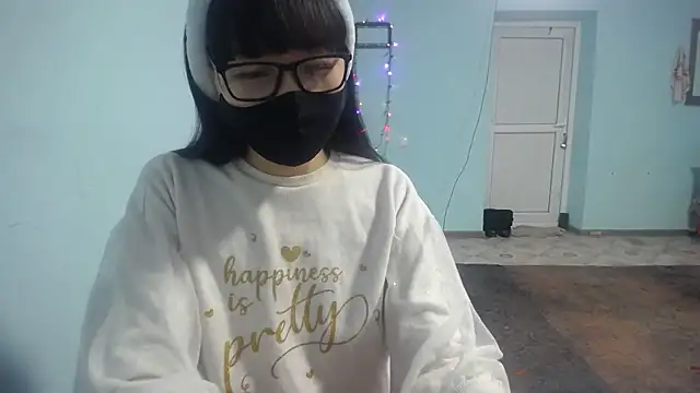 Snapshot of elllaaxx chatting on December 19, 4:19 am elllaaxx online show from December 19, 4:19 am