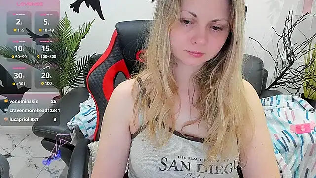 SmilingEmily  online show from December 2, 3:58 am