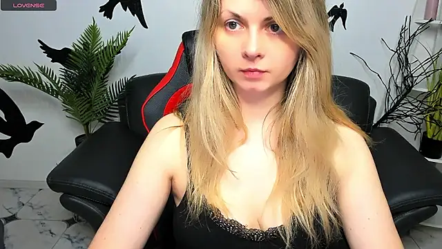 SmilingEmily  online show from December 6, 7:54 am