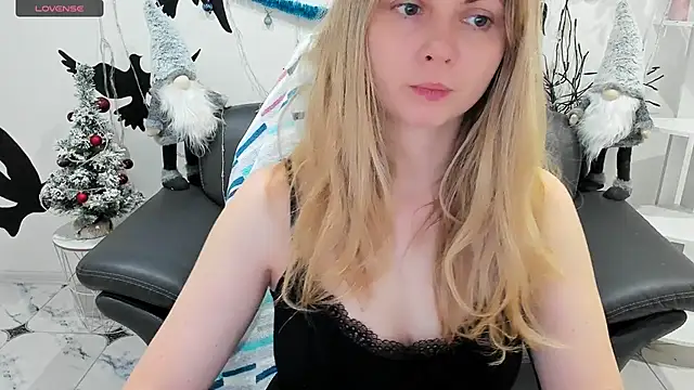 SmilingEmily  online show from December 8, 7:37 am