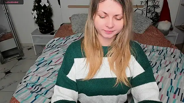 SmilingEmily  online show from December 10, 7:26 am