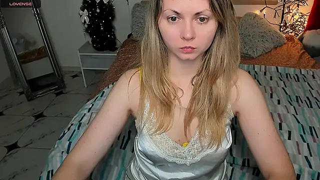SmilingEmily  online show from December 11, 7:42 am
