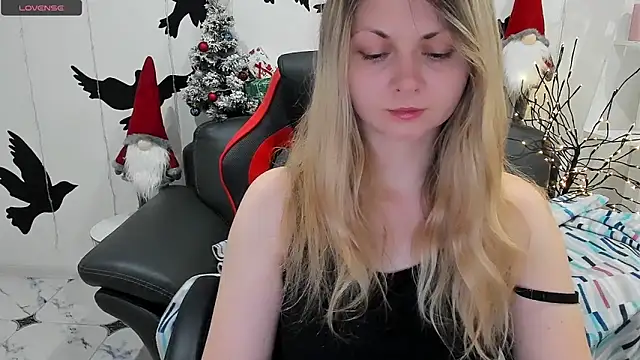 SmilingEmily  online show from December 14, 7:40 am