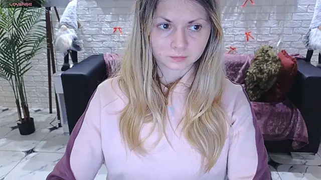 SmilingEmily  online show from December 18, 7:26 am