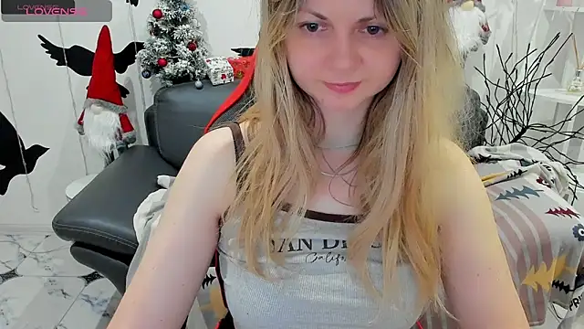 SmilingEmily  online show from January 6, 7:42 am