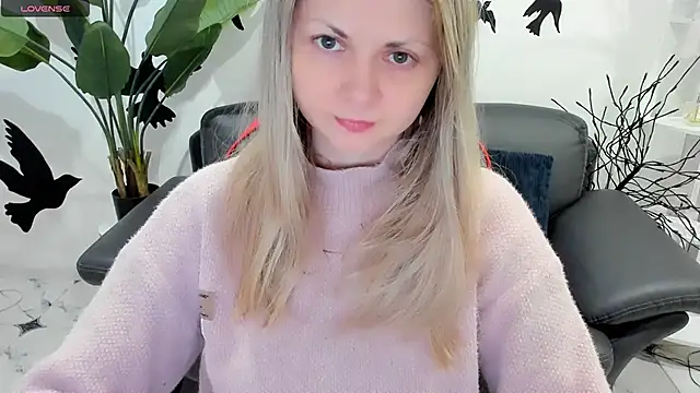 SmilingEmily  online show from January 23, 7:32 am