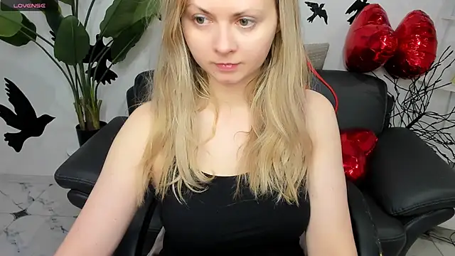 SmilingEmily  online show from February 13, 7:24 am