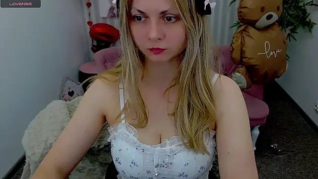 SmilingEmily  online show from February 14, 7:38 am