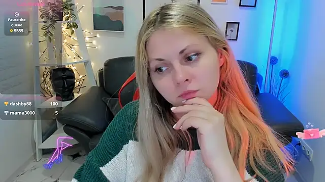 SmilingEmily  online show from February 18, 12:39 pm