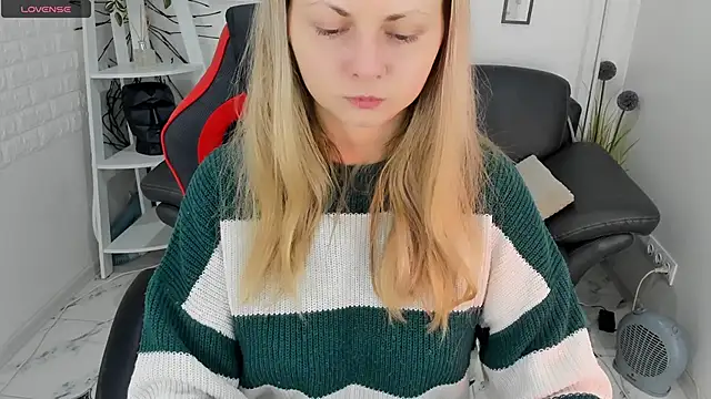 SmilingEmily  online show from February 20, 7:23 am