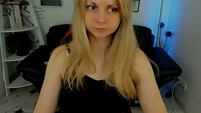 SmilingEmily  online show from March 10, 7:32 am