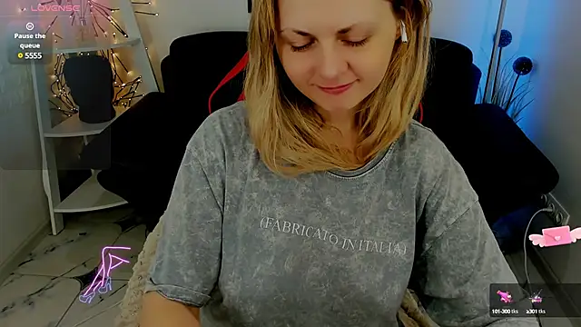SmilingEmily  online show from March 14, 10:39 am
