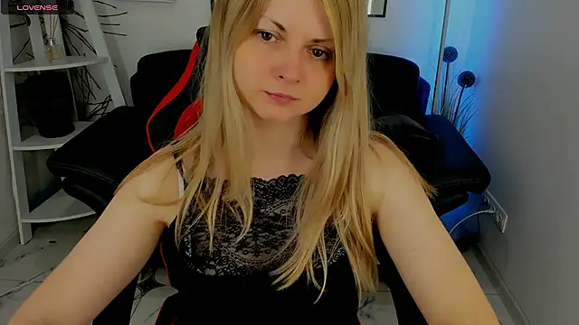 SmilingEmily  online show from March 20, 7:25 am