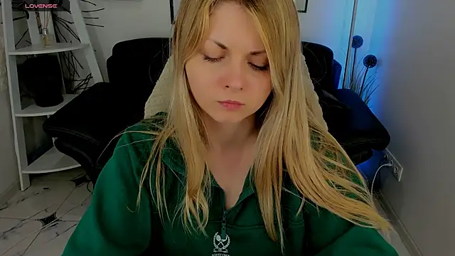 SmilingEmily  online show from March 20, 10:54 am