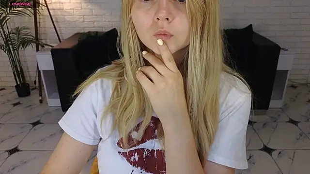 SmilingEmily  online show from September 13, 6:24 am