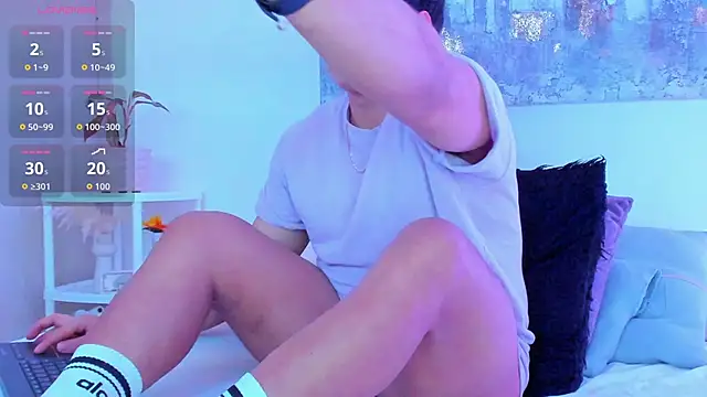 arminjones1 online show from December 16, 3:44 am